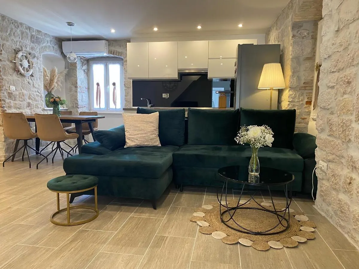 **Stone House ** Trogir Center ** Old Town Apartment