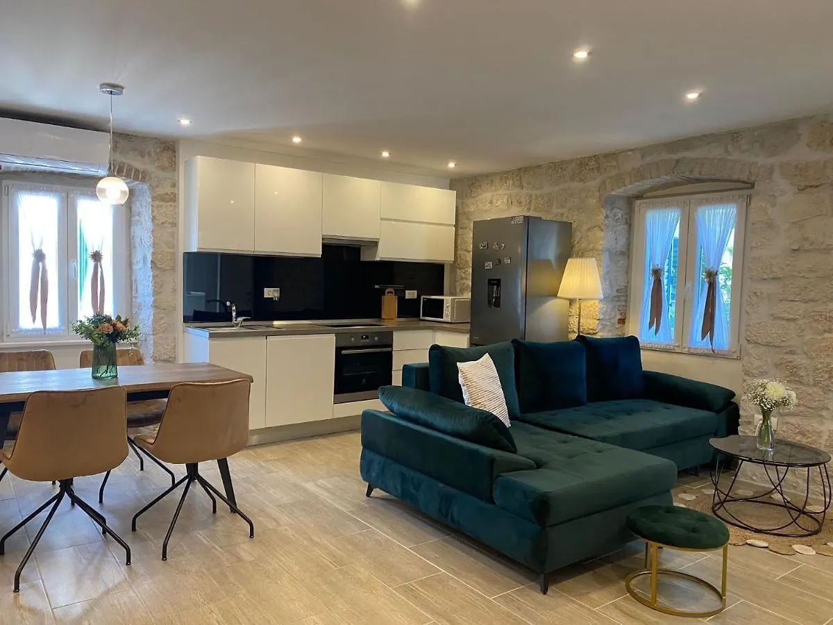**Stone House ** Trogir Center ** Old Town Apartment