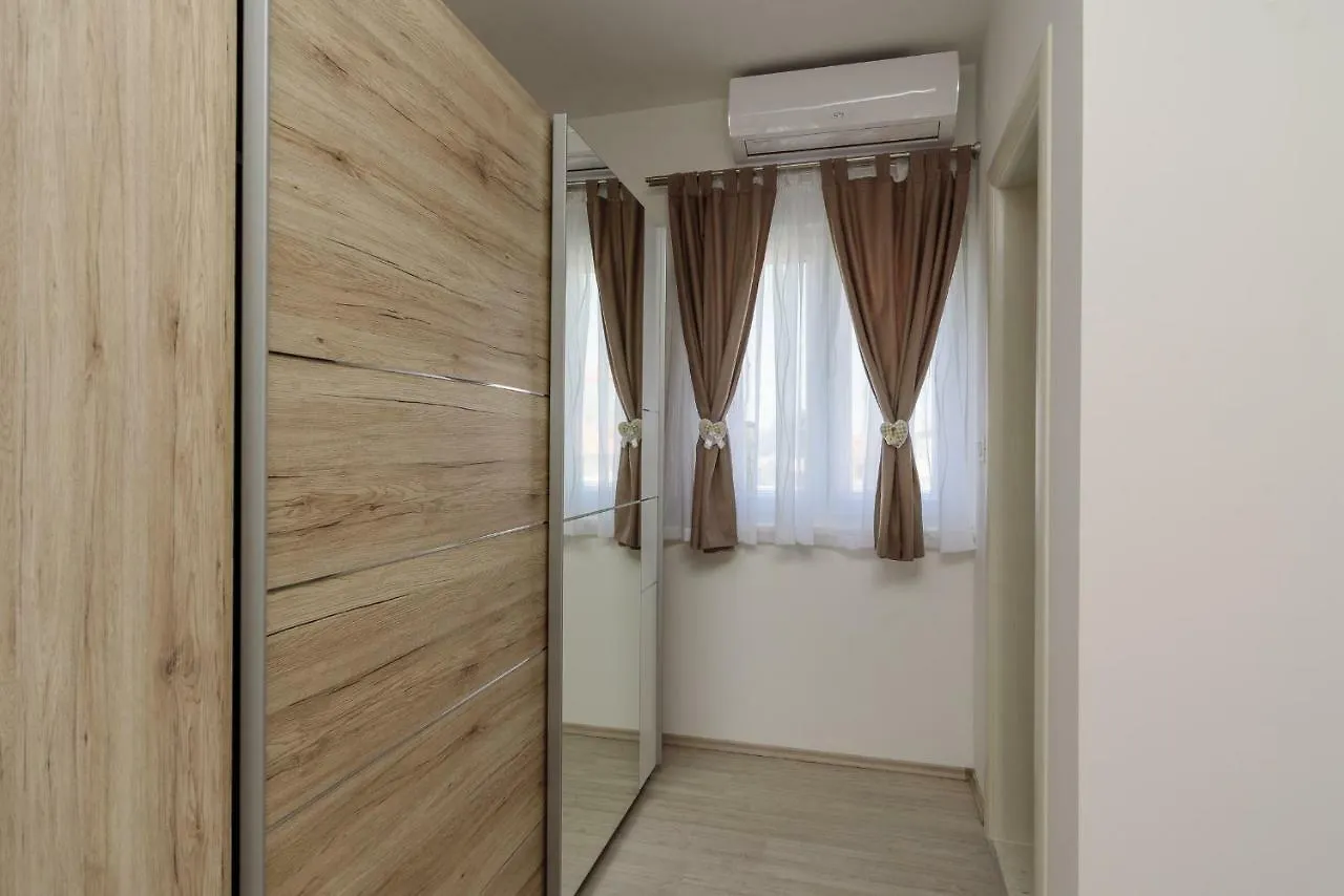 **Stone House ** Trogir Center ** Old Town Apartment 0*,