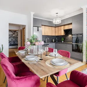 https://budapest-eye-three-bedrooms-apartment-with-huge-terrace.inbudapesthotels.com